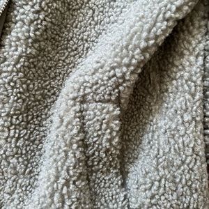 Fleece jacket from H&M in olive.